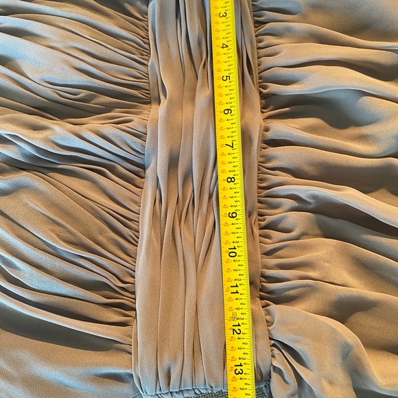 Donna Morgan cocktail dress size 6 in silver/grey. Over one shoulder. Lined. - Picture 5 of 8